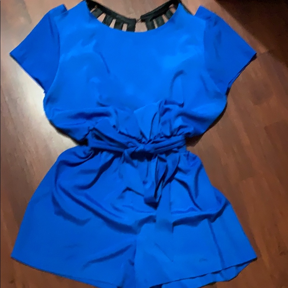 Jumper blue and in the back open